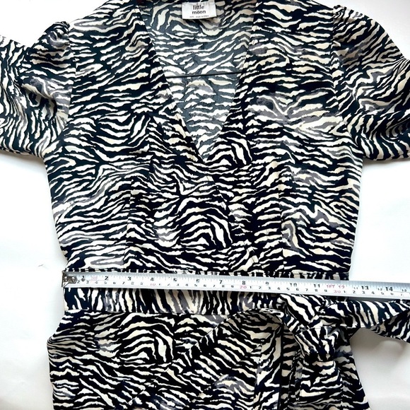 Aritzia Little Moon Dress Julep Dress Long-sleeve ruffle wrap dress print - Picture 3 of 6